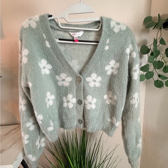 No Boundaries Sweaters - No Boundaries Floral Cardigan - Green and White